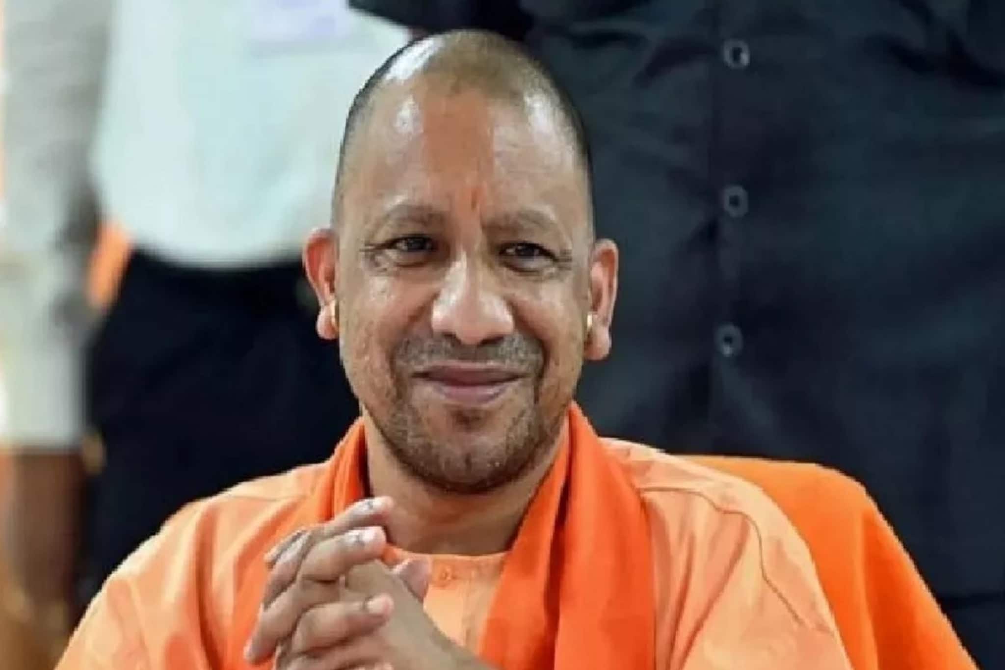 মন্ত্রীদের সঙ্গে হঠাৎ কেন বৈঠকে যোগী আদিত্যনাথ? জল্পনা