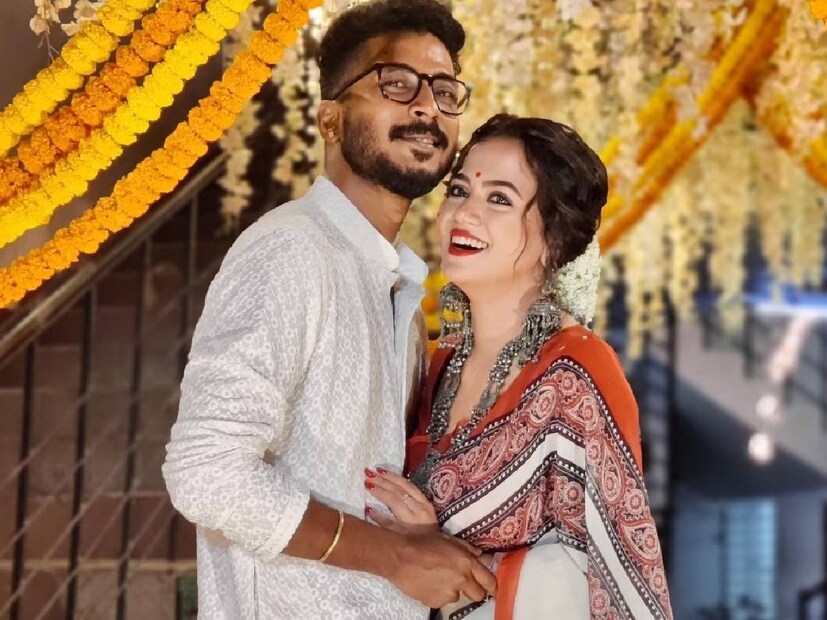 ‘‘আসতে হয় তো জীবনে এসো। আর নয়তো যেতে চাইলে আমি আটকাব না। এরকম একটা মনোভাব নিয়ে সহজে কথা বলা উচিত। তবে আমাদের ভাললাগা কবে থেকে শুরু হয়েছিল, সেটা অত মনে নেই।’’