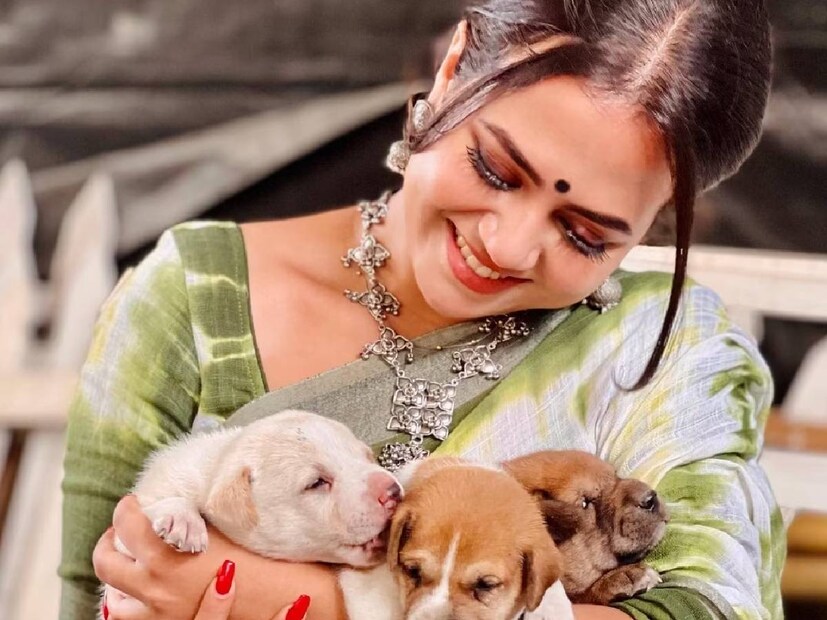 ‘‘আমাদের মধ্যে সিচুয়েশনশিপ ছিল না, অথবা একজনকে ভাল লাগে আর অন্যজনের সঙ্গে ফ্লার্ট, এসবও করিনি কেউ। সহজ প্রেমের গল্প আমাদের।’’