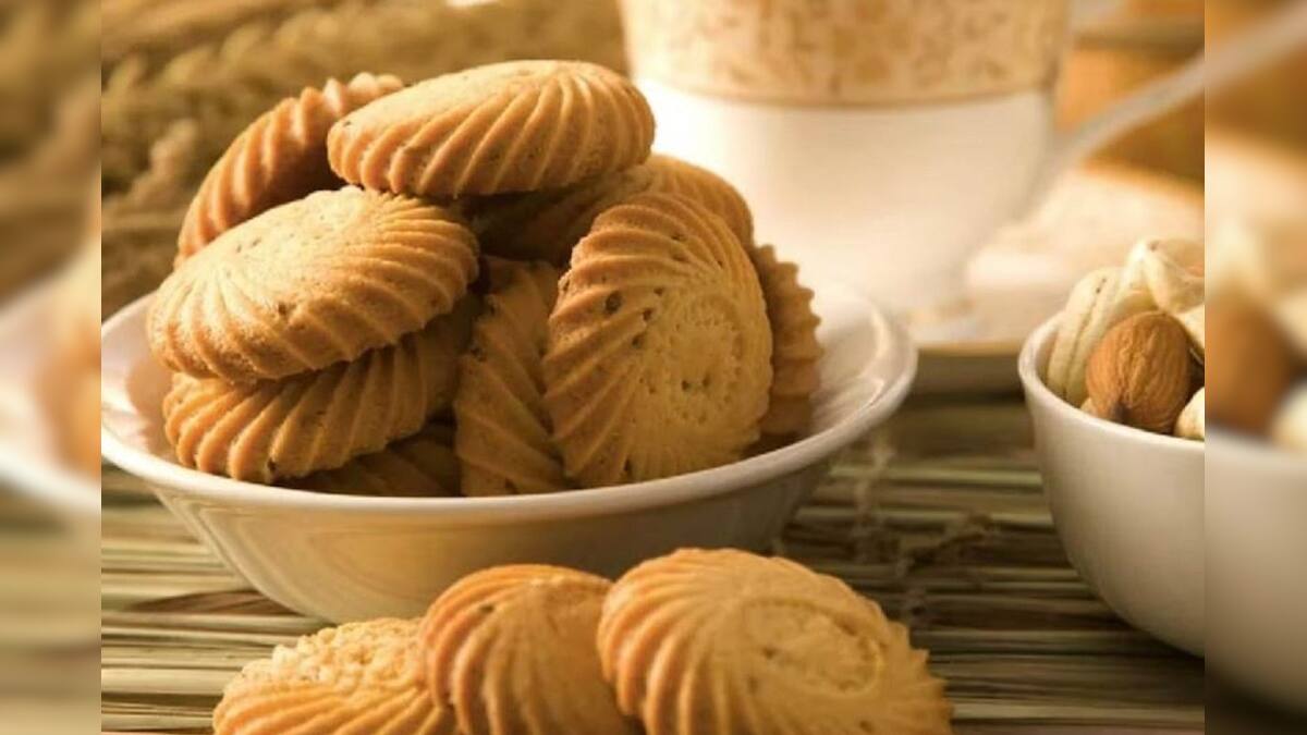 Health Risk of Eating Expired Biscuits খিদে পেলেই গপগপ করে বিস্কুট খান
