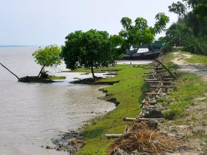 জলবায়ু পরিবর্তনের ফলে অনেক দ্বীপের অস্তিত্বই মুছে যাচ্ছে। ঘোড়ামারার পাশে লোহাচরা আর সুপারিভাঙাচরা নামের দুটি দ্বীপ ছিল। তবে সেই দ্বীপ দুটি সাগর গিলে খেয়েছে। 