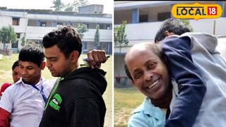 দুই পড়ুয়া দুজনের কোলে 