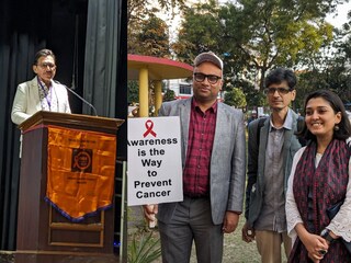 ‘লিভিং অন আ জেট প্লেন, আ ক্যানসার ওয়ার অ্যান্ড পিস স্টোরি’। 