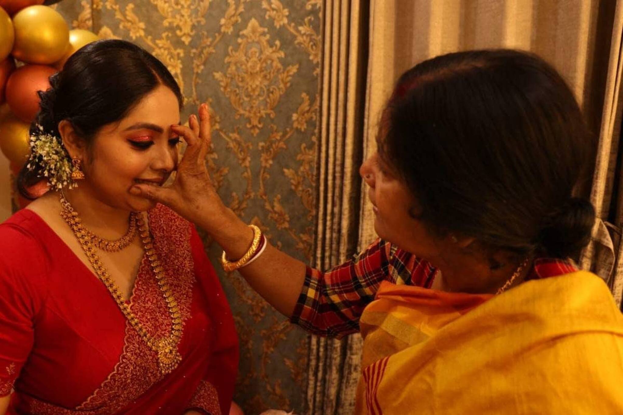 এ কী! নতুন সংসারে প্রবেশ করেই কেঁদে ভাসালেন শ্রীময়ী! কেন! কী এমন হল?