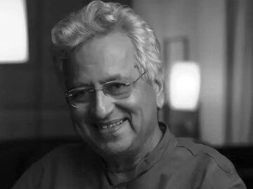 চলে গেলেন কুমার সাহানি। 