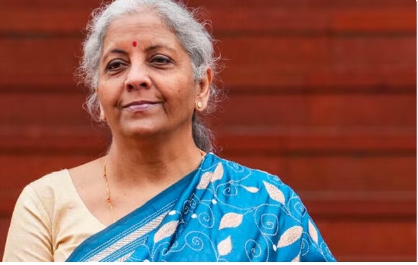 নির্মলা সীতারমণ ঘোষণা করেন, খুচরো বিক্রেতাদের আয়করের উর্ধ্বসীমা ২ কোটি থেকে ৩ কোটি হয়েছে। এখন সাত লাখ টাকা পর্যন্ত কোনও আয়কর দিতে হয় না। খুচরো বিক্রেতাদের আয়করের উর্ধ্বসীমা ২ কোটি থেকে ৩ কোটি হয়েছে। কর্পোরেট কর ৩০ শতাংশ থেকে কমে ২২ শতাংশ হয়েছে।