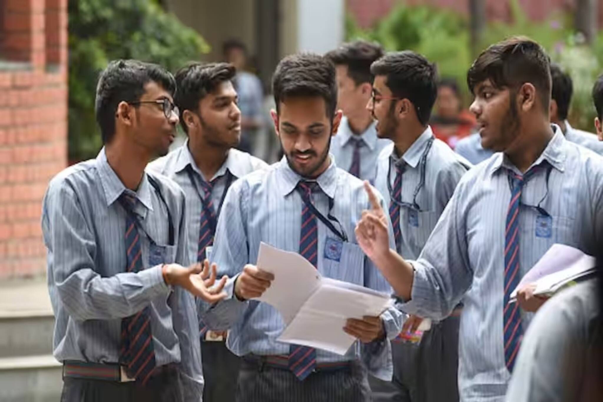 কোন ওয়েবসাইটে মাধ্যমিকের ফল দেখবেন? মার্কশিট হাতে পাবেন কখন? এক ক্লিকে জানুন