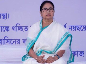 মমতার ধরনা আজ থেকে