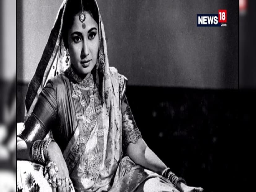 বলিউডের 'ট্র্যাজেডি কুইন' মীনা কুমারীর। নিজের সময়ের সবথেকে ধনী নায়িকা ছিলেন তিনি৷ ছিলেন কঠোর পরিশ্রমীও৷ কেরিয়ারে তিনি ছিলেন অন্যতম সফল অভিনেত্রী হলেও তাঁর গোটা জীবন ছিল খুবই বেদনায় মোড়া৷ শেষে বেদনাদায়ক মৃত্যুবরণ করেছিলেন অভিনেত্রী।