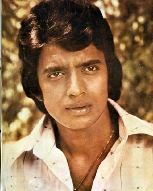 ৭র দশকে মৃগয়া ছবিতে তাঁর অভিনয়ের যাত্রা শুরু৷ এর জন্য তিনি জাতীয় পুরস্কার পেয়েছিলেন। ৮এর দশকে বলিউডে ছিল তাঁর আধিপত্য৷ ডিস্কো ডান্স মানেই বাংলার মিঠুন চক্রবর্তী! নিজের একটি আলাদা ব্র্যান্ড তৈরি করেছিলেন এই নায়ক৷ ২০২৩ সালের তথ্য অনুযায়ী, এখন তাঁর মোট সম্পদ ৪১৩ কোটি টাকা।