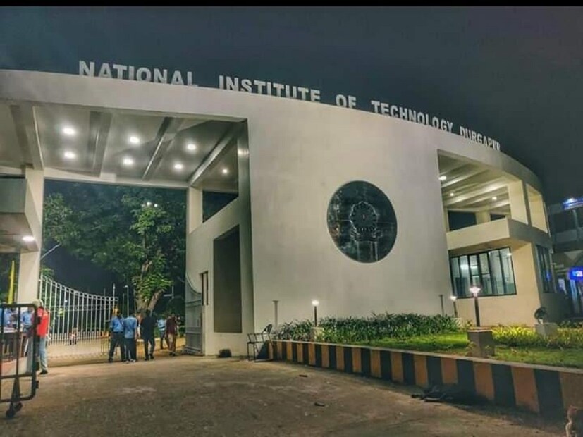 এনআইটি দুর্গাপুর: ভারতের সবচেয়ে প্রাচীন ইঞ্জিনিয়ারিং কলেজগুলির মধ্যে এনআইটি দুর্গাপুর অন্যতম। ১৮৭ একর জমির উপর তৈরি ক্যাম্পাস। এনআইআরএফ-এর ২০২৪ সালের র‍্যাঙ্কিংয়ে ৩০-তম স্থানে রয়েছে এনআইটি দুর্গাপুর।