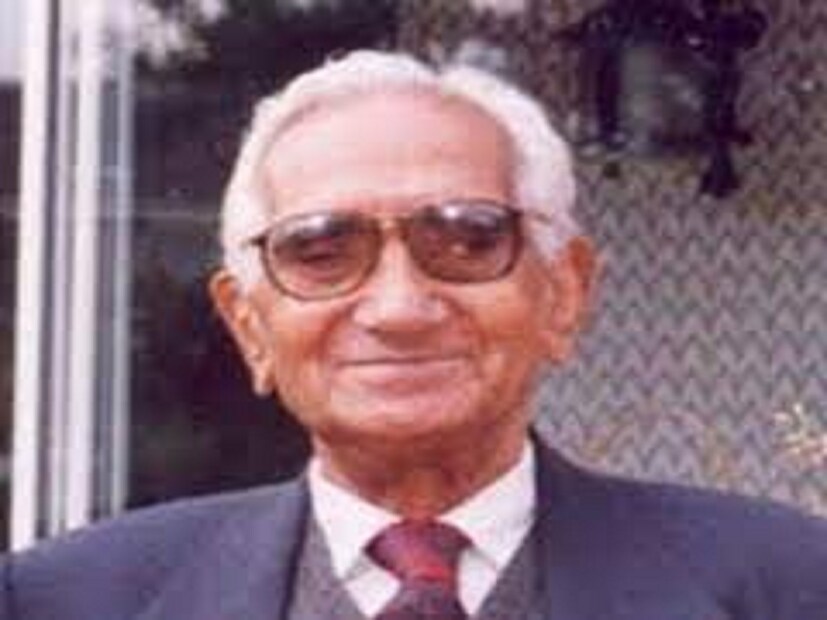 এই পাক জাতীয় সঙ্গীত ১৯৫০ সালে কেন পরিবর্তন করা হয়েছিল তার কোনও উত্তর মেলেনি৷ কবি জগন্নাথ আজাদ থেকে গিয়েছিলেন সবার অগোচরে৷ ২০০৪ সালে মৃত্যুর পর আচমকা তাঁর নাম আলোচনার উঠে আসে৷