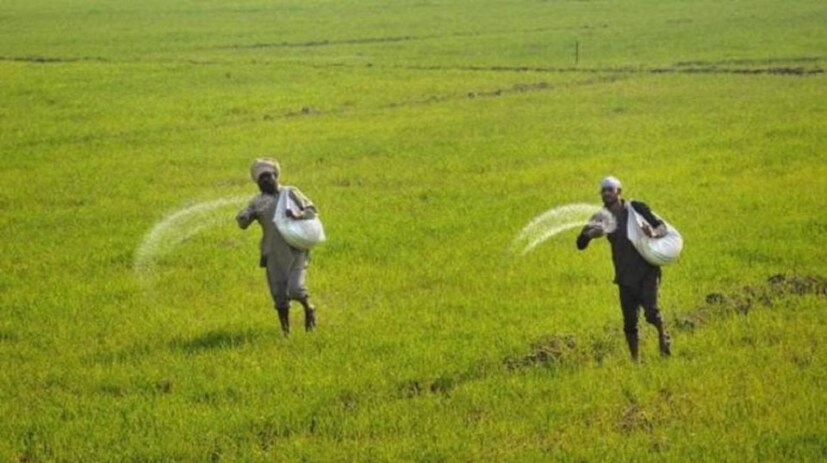 পিএম কিষান যোজনায়  (PM Kisan Yojana) নথিভুক্ত করানোর সময় কোনও ভুল তথ্য দিয়ে থাকলে যেমন ভুল ব্যাঙ্ক অ্যাকাউন্ট নম্বর দেওয়া, আধার লিঙ্ক না থাকলে বা ই-কেওয়াইসি না করা থাকলে আগামী কিস্তির টাকা আটকে যেতে পারে ৷ ফলে আপনার ই-কেওয়াইসি না করা থাকলে শীঘ্রই করিয়ে নিন ৷ পাশাপাশি চেক করে নিন আপনার দেওয়া সমস্ত তথ্য সঠিক আছে না নেই ৷ 