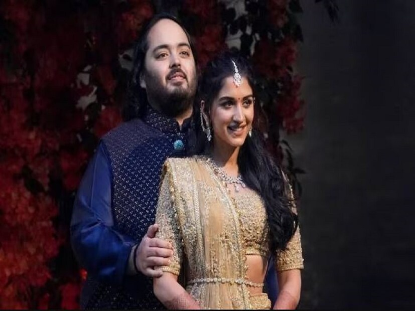 অনন্ত আম্বানির পরিচয়: নীতা এবং মুকেশ আম্বানির ছোট পুত্র অনন্ত। আমেরিকার ব্রাউন ইউনিভার্সিটিতে পড়াশোনা শেষ করেছেন তিনি। এরপর থেকে রিলায়েন্স ইন্ডাস্ট্রিজের বিভিন্ন গুরুত্বপূর্ণ দায়িত্ব সামলে চলেছেন অনন্ত। জিও প্ল্যাটফর্মস এবং রিলায়েন্স রিটেল ভেঞ্চার্সের বোর্ডের সদস্যও তিনি। বর্তমানে রিলায়েন্স ইন্ডাস্ট্রিজ লিমিটেডের এনার্জি ব্যবসা সামলাচ্ছেন অনন্ত।