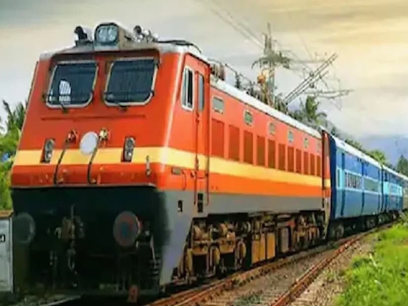 ইতিমধ্যে, অ্যাসিস্ট্যান্ট লোকো পাইলট পদের রিক্রুটমেন্ট নোটিফিকেশন জারি হয়েছে। চলতি বছরে জানুয়ারি থেকে মার্চ মাস পর্যন্ত সময়সীমা নির্ধারণ করেছে রেল। এর পাশপাশি, টেকনিশিয়ান পদের রিক্রুটমেন্ট নোটিফিকেশনের জন্য এপ্রিল-জুন মাস এর সময়সীমা রয়েছে।