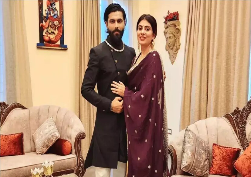 ইনজুরির কারণে ইংল্যান্ডের বিপক্ষে দ্বিতীয় টেস্ট থেকে ছিটকে গিয়েছিলেন  জাদেজাচোটের কারণে ইংল্যান্ডের বিরুদ্ধে চলা ৫ ম্যাচ সিরিজের দ্বিতীয় টেস্ট ম্যাচ থেকে ছিটকে গিয়েছিলেন রবীন্দ্র জাদেজা। ভারত-ইংল্যান্ড সিরিজের তৃতীয় টেস্ট ম্যাচটি ১৫ ফেব্রুয়ারি থেকে রাজকোটে শুরু হবে। তৃতীয় টেস্ট ম্যাচের জন্য দলে ফিরতে পারেন জাদেজা।
