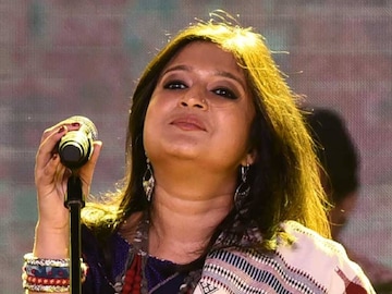 এবার কার দোষ? অনুপমের বিয়ে ঘোষণার পর তোপ সাহানার! গসিপ-গাথা নিয়ে বিস্ফোরক গায়িকা এবার কার দোষ? অনুপমের বিয়ে ঘোষণার পর তোপ সাহানার! গসিপ-গাথা নিয়ে বিস্ফোরক গায়িকা