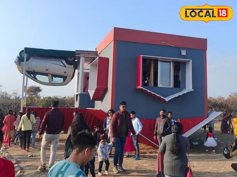 ডুয়ার্সের উল্টো ঘর পর্যটন রয়েছে সেখানেই। সেখানেই তৈরি হল হাওয়াই চপ্পল সেলফি জোন।