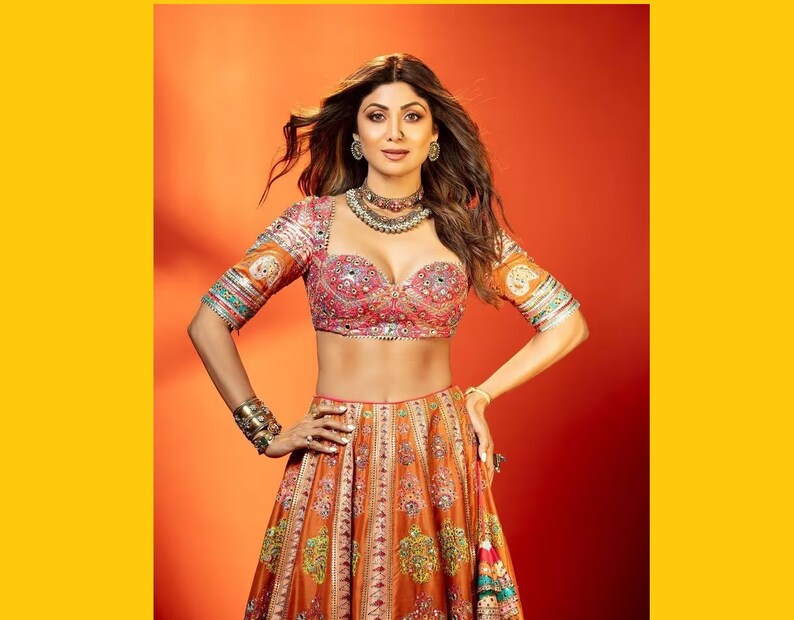 নায়িকা হিসেবে কেরিয়ার শুরুর পর থেকে আজ পর্যন্ত তাঁর শরীরের কোনও বিশেষ বদল হয়নি৷  সেই সময়ে তাঁর যে ফিগার ছিল, এখনও সে একই বডি শেপ নিয়ে বাজার কাঁপাচ্ছেন৷ বলিউডে তাঁর একের পর এক হিটের পর তিনি দক্ষিণী ছবিতেই খুবই হিট৷  তেলেগু চলচ্চিত্রের ক্ষেত্রে, তিনি প্রথম তেলুগু পর্দায় হাজির হন কে. রাঘবেন্দ্র রাও পরিচালিত 'সহসাভিরুডু সাগরকন্যা' চলচ্চিত্রে যার নায়ক ভেঙ্কটেশ অভিনয় করেছিলেন। ছবিটি বক্স অফিসে ভালো সফলতা পায়।