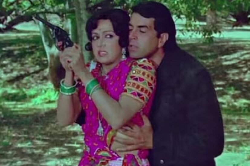 আশ্চর্য হওয়ার কোনও কারণও নেই। সত্তরের দশকে গতানুগতিক ছবির ধারায় রমেশ সিপ্পির 'শোলে' ছিল এক ব্যতিক্রম। যা মানুষকে স্বপ্ন দেখতে শিখিয়েছে, চেনা ছকের বাইরে কিছু ভাবার এবং করার অনুপ্রেরণা দিয়েছে, সর্বোপরি হাল না ছেড়ে দিয়ে, ভয় না পেয়ে পরিস্থিতির সঙ্গে লড়তেও শিখিয়েছে।