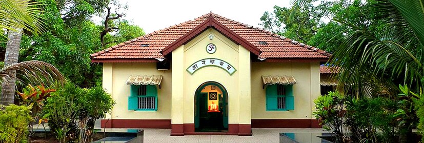 কেরল-এর আনন্দাশ্রম-- এখানে সম্পূর্ণ বিনামূল্যে থাকা যায়। কেউ চাইলে এই আশ্রমে স্বেচ্ছাসেবী কাজেও নিজেকে নিযুক্ত করতে পারেন।