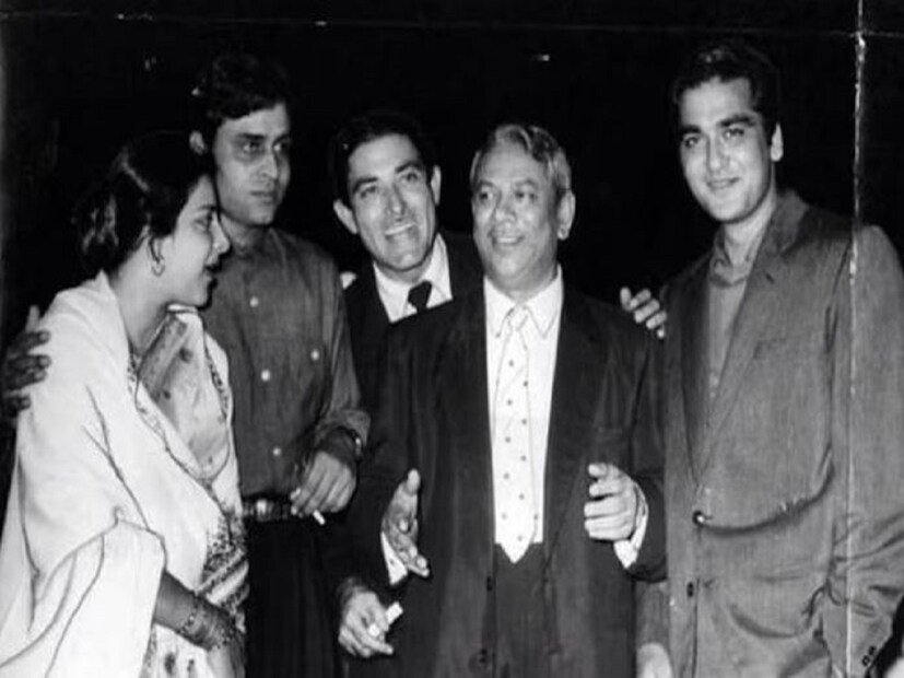 তখনই সুনীল দত্ত মুম্বইতে চাকরির খোঁজে এদিক ওদিক ঘুরে বেড়াতে শুরু করেন। এমনকী মুম্বই বেস্ট বাসে কন্ডাক্টরের চাকরি পান। 