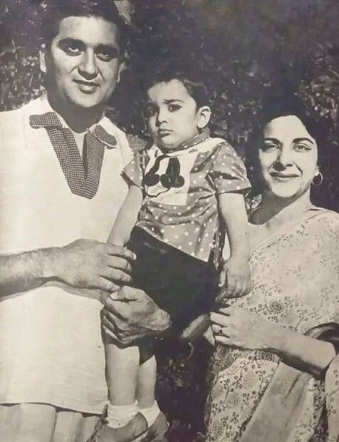 নার্গিসের সঙ্গে গাঁটছড়া বাঁধার আগে আন্ডারওয়ার্ল্ড থেকে হুমকি পেয়েছিলেন সুনীল দত্ত। কিন্তু নার্গিসের প্রতি তার ভালবাসা এতটাই প্রবল ছিল যে এ ব্যাপারে তিনি অচল ছিলেন। ১৯৫৮ সালে নার্গিস ও সুনীল দত্তের বিয়ে হয়। সুনীল দত্ত যখন নার্গিসকে বিয়ে করেছিলেন, তখন কেউ জানত না যে তাঁর কর্মজীবনে বাস কন্ডাক্টর থেকে সুপারস্টার হয়ে ওঠা সুনীল বলিউডের সুন্দরী অভিনেত্রীকে বিয়ে করবেন।