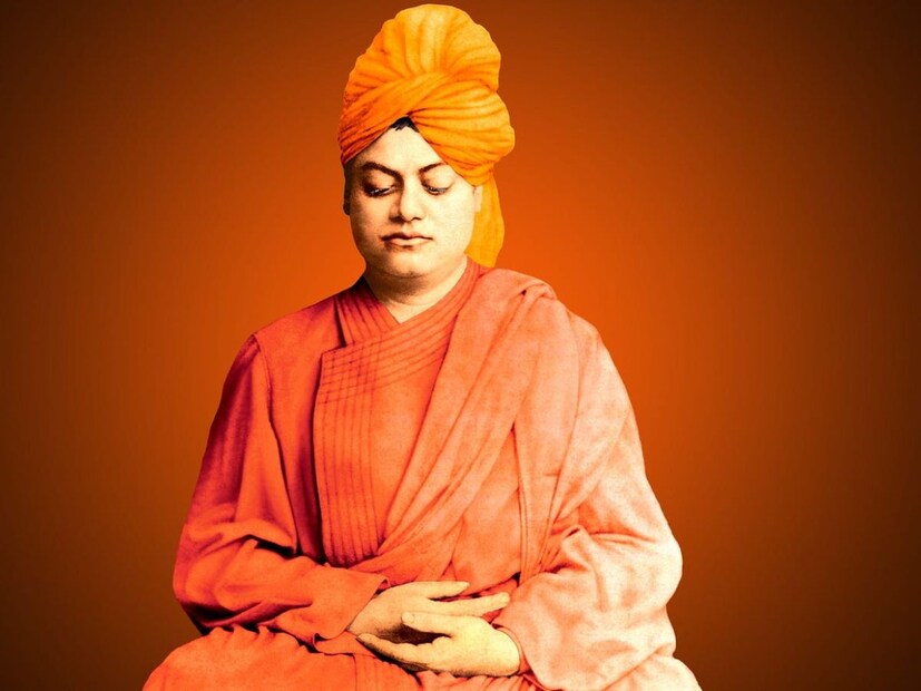 সকাল ৭ টা বেজে ৩০ মিনিটে শিয়ালদহ স্টেশনে মাইকে যখন আসন্ন ট্রেনের ঘোষণা করা হয়, তখন উত্তেজিত জনতার মধ্যে থেকে জয়ধ্বনি উঠতে শুরু করেছিল। যা চারপাশে প্রতিধ্বনিত হচ্ছিল। স্বামীজি ট্রেন থেকে নামার সঙ্গে সঙ্গে তাঁর আশেপাশে থাকা প্রত্যেকেই তাঁর আশীর্বাদ লাভের চেষ্টা করেন। কোনও রকমে তিনি ভিড় পেরিয়ে ঘোড়ায় টানা গাড়িতে ওঠেন। 