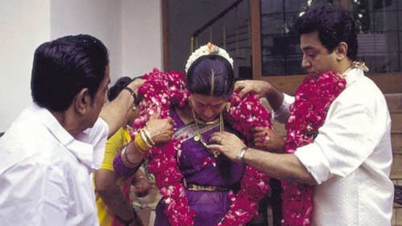 কমল হাসান--প্রথম স্ত্রী বাণী গণপতি। ১০ বছর বিয়ে টিকেছিল, কিন্তু দম্পতির কোন-ও সন্তান হয় নি। কমল হাসানের দ্বিতীয় বিয়ে অভিনেত্রী সারিকার সঙ্গে। তাঁদের দুই সন্তান শ্রুতি হাসান ও অক্ষরা হাসান। সারিকার সঙ্গে ডিভোর্সের পর গৌতমী তাডিমাল্লার সঙ্গে লিভ-ইন সম্পর্কে ছিলেন কমল হাসান যদিও ২০১৬ সালে তাঁরা আলাদা হয়ে যান।