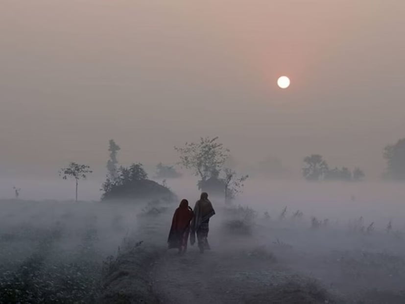  শনিবার সকাল বেলা কুয়াশার দাপট ছিল, তারপর রোদ ঝলমলে পরিবেশ। আগামী কয়েকদিন একই থাকবে আবহাওয়া।
