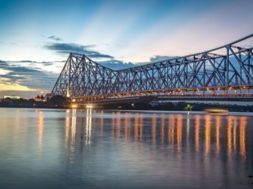 কলকাতায় সকালে সর্বনিম্ন তাপমাত্রা ২০.৯ ডিগ্রি সেলসিয়াস। যা স্বাভাবিক তাপমাত্রার থেকে ১ ডিগ্রি সেলসিয়াস বেশি। গতকাল বিকেলে সর্বোচ্চ তাপমাত্রা ছিল ২৮.২ ডিগ্রি সেলসিয়াস। স্বাভাবিক তাপমাত্রার থেকে ২ ডিগ্রি সেলসিয়াস কম। 