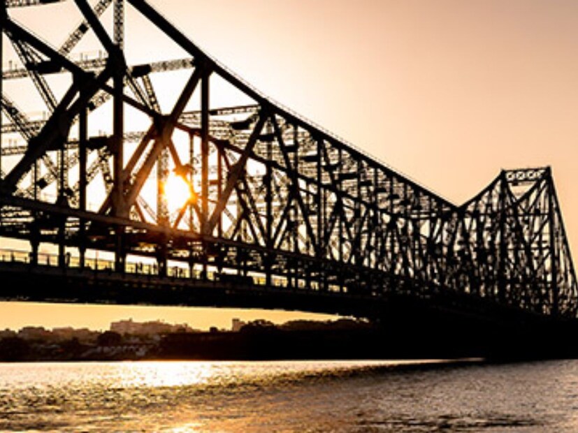 এর আগে গতকাল কলকাতার সর্বোচ্চ তাপমাত্রা ছিল ২৯.২ ডিগ্রি সেলসিয়াস, যা কি না স্বাভাবিকের থেকে ২ ডিগ্রি সেলসিয়াস নীচে ছিল। এদিকে গতকাল কলকাতার সর্বোচ্চ তাপমাত্রা ছিল ২১.৬ ডিগ্রি সেলসিয়াস, যা কি না স্বাভাবিকের থেকে ১ ডিগ্রি সেলসিয়াস বেশি ছিল।