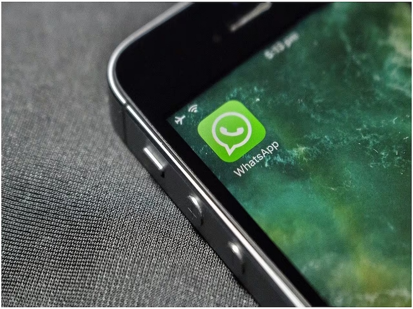 WhatsApp লিস্টলিস্ট মানেই তার শুরুটা হবে হয় কোনও বুলেট দিয়ে, নয় তো নম্বর দিয়ে। আমরা এখন আমাদের WhatsApp চ্যাটের মধ্যেই এরকম লিস্ট বানিয়ে ফেলতে পারি। যদি বুলেট পছন্দ হয়, তাহলে লেখার শুরুটা করতে হবে একটা ড্যাশ দিয়ে, দিতে হবে একটা স্পেস, যেমন, “- টেক্সট”।