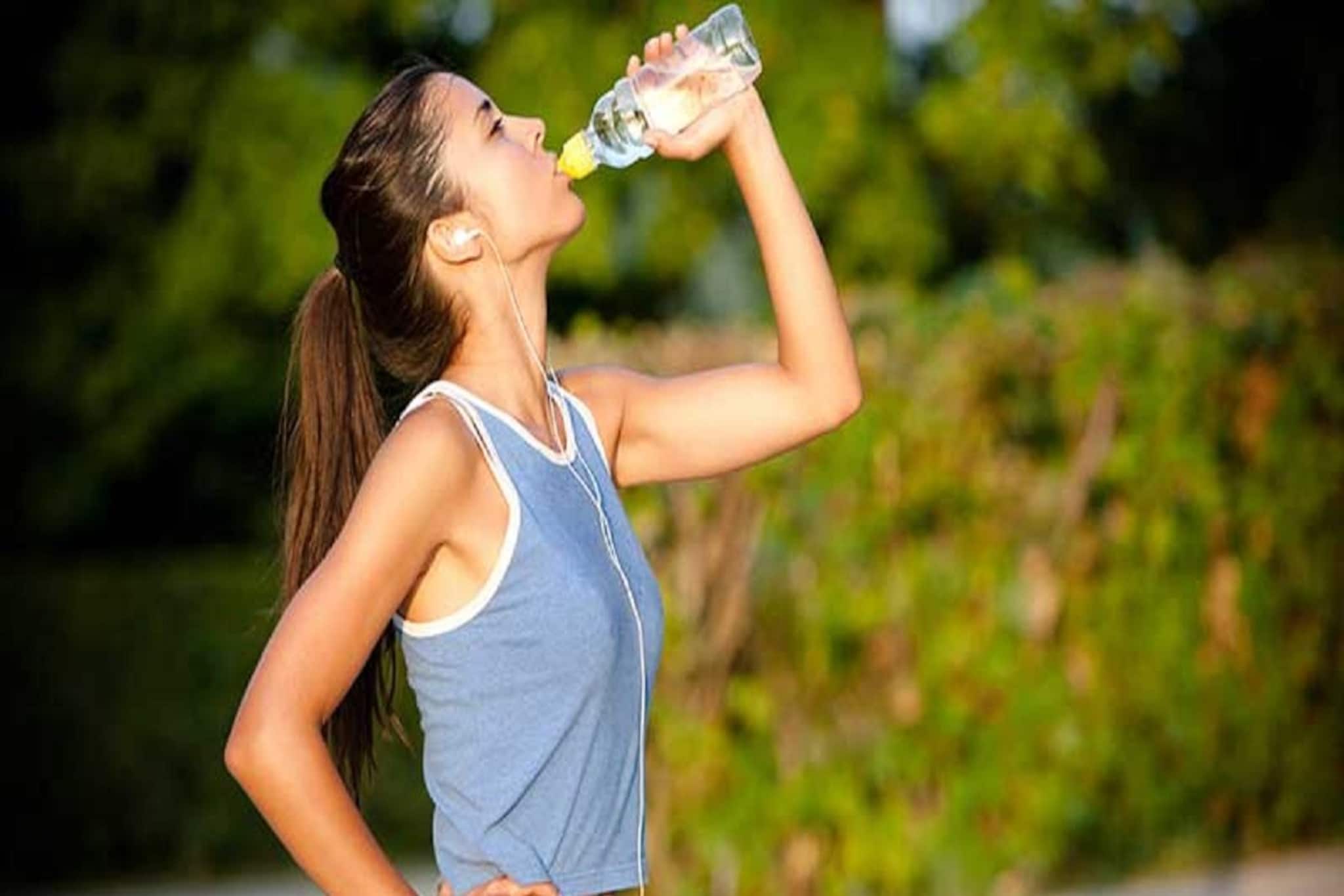 এই বোতলে জল খান? হতে পারে ক্যানসার থেকে ডায়াবেটিস-সহ বহু রোগ! বিষ ঢুকছে শরীরে!