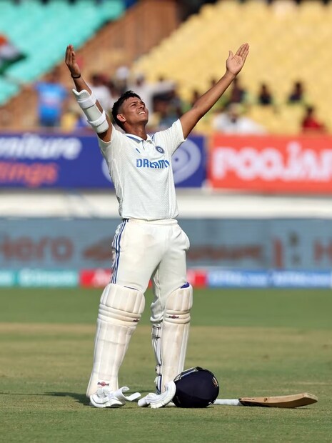 অন্যদিকে জাতীয় দলের হয়েও তিনি নিয়মিত খেলছেন এবং পারফরম্যান্স করছেন৷ ফলে এই পথে ওঠার সব শুরুতে রয়েছেন যশস্বী জয়সওয়াল৷ এই মুম্বইয়ের পাশাপাশি আরও অনেক জায়গায় পছন্দমতো প্রপার্টি কিনতে পারবেন তিনি৷