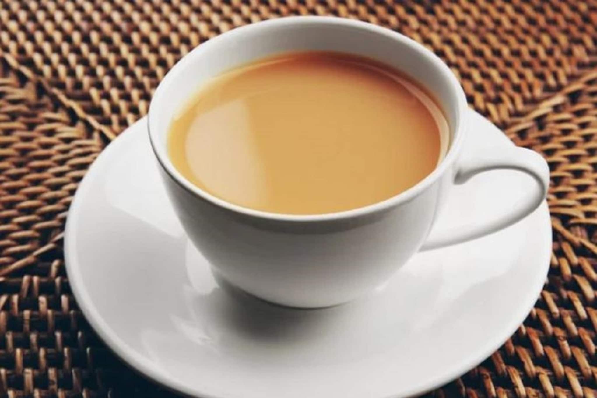 দুধ চা খাওয়ার সময় এই ভুল করছেন না তো? সর্বনাশ! এখুনি জানুন