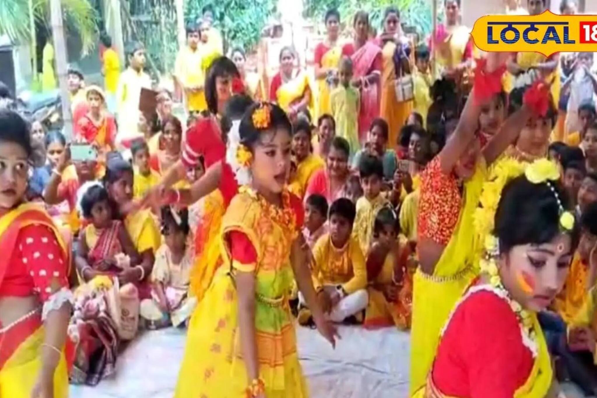 খুদেরাও মাতলো রং খেলায়! দোলের আগেই রঙিন পড়ুয়ারা