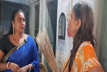ঝাঁটা দিয়ে মহিলা ইউটিউবারকে পেটালেন রাণু মণ্ডল! হ-হু করে ভাইরাল ভিডিও