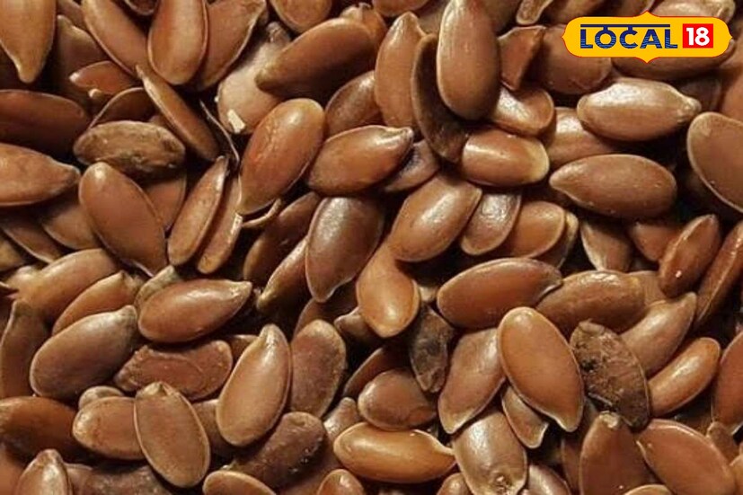 কিন্তু কেন এটাকে সুপারফুড বলা হয়? কারণ এতে অন্যান্য খাবারের চেয়ে ৮০০ গুণ বেশি লিগন্যানস থাকে। এই বীজ থেকে সর্বাধিক উপকার পেতে হলে ফ্ল্যাক্সসিড তেল ব্যবহার করুন। 