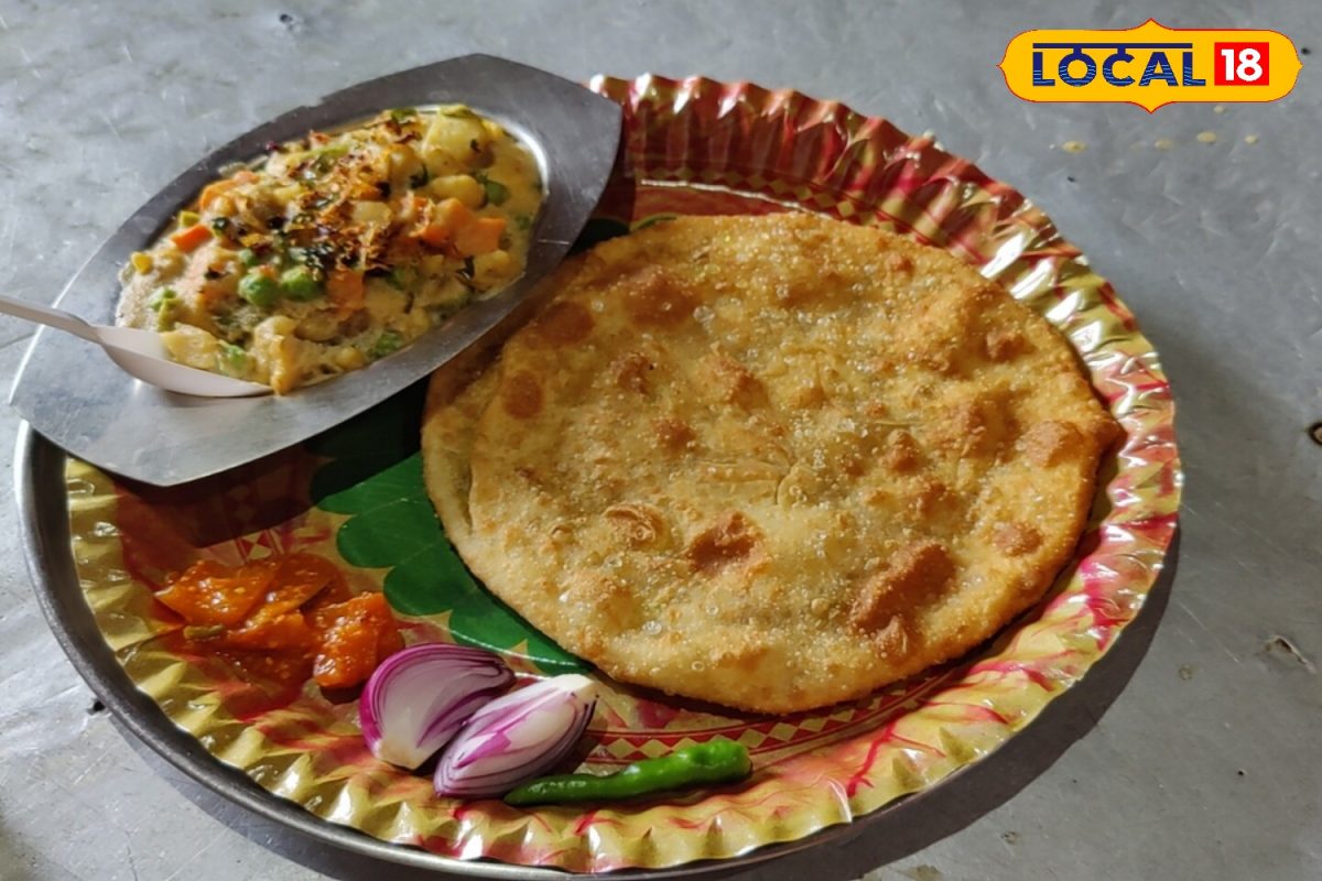 এই ধাবার আলু পরোটা খাওয়ার জন্য দূরদূরান্ত থেকে ছুটে আসে সবাই এই ধাবার আলু পরোটা খাওয়ার জন্য দূরদূরান্ত থেকে ছুটে আসে সবাই