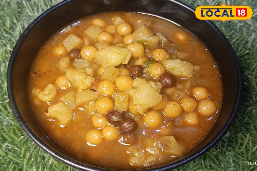 মাংস ভালোবাসেন, সবকিছুতেই মাংসের উপস্থিতি বা মাংসের স্বাদ খোঁজেন। তাদের জন্য তো আরও উত্তম এই খাবার। খাসির মাংসে দিয়ে তৈরি আকর্ষণীয় এই ঘুগনি।
