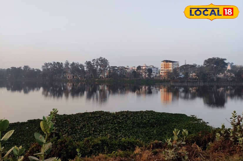 দক্ষিণবঙ্গের উপকূলবর্তী অঞ্চল সহ ঝড় বৃষ্টির সম্ভাবনা রয়েছে প্রতিটি জেলাতেই। হলুদ সতর্কবার্তা জারি করা হয়েছে। আজ ঘন্টায় ৪০-৫০ কিমি হতে দমকা হাওয়া বইতে পারে দক্ষিণবঙ্গের প্রায় সবকটি জেলাতেই। পুরুলিয়া জেলা জুড়েও থাকছে ঝড় বৃষ্টির সম্ভাবনা।