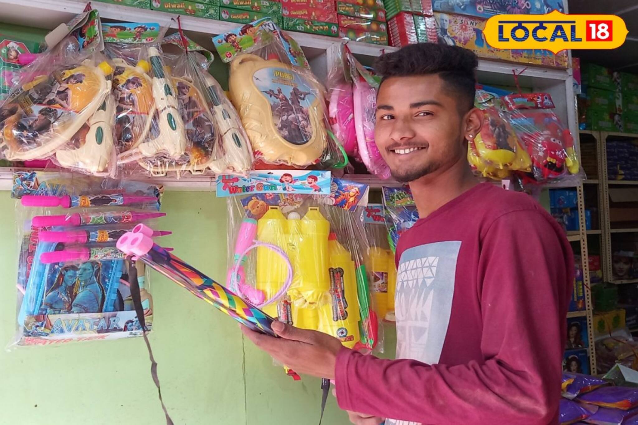 পিচকারি দিয়ে রঙ ছুড়লেই বেজে উঠছে হোলির গান! দোলে ব্যাপক ট্রেন্ডিং! জানুন দাম