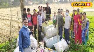 বস্তা হাতে যুবকরা