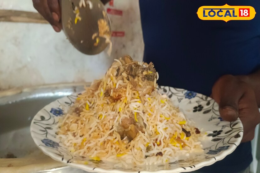 তিনি বলছেন, বিরিয়ানিতে থাকে চাল, মাংস এবং তেল। ফলে বিরিয়ানি খেলে আমাদের শরীরে প্রচুর পরিমাণে কার্বোহাইড্রেট, প্রোটিন এবং চর্বি ঢোকে। যা শরীরের জন্য বিশেষভাবে উপকারী।