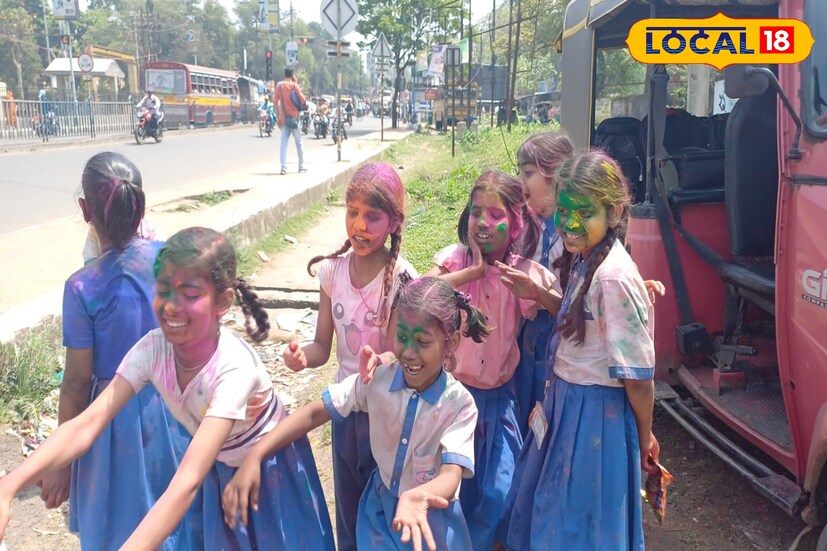 আগামী সোমবার দোল উৎসব। মঙ্গলবার পালন করা হবে হোলি। তবে তার আগেই রঙের উৎসবে মাতোয়ারা শিল্পাঞ্চলের কচিকাঁচারা।