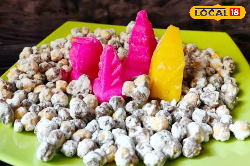 মূলত চিনির তৈরি উঁচু শক্ত একটি মিষ্টি সেটা ফুল পাখি বিভিন্ন আকারের বৈচিত্রের এই মট পাওয়া যায় শুধুমাত্র এই দোল পূর্ণিমাতে