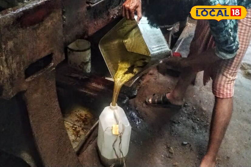 তিন কেজি সরষে থেকে তৈরি হয় এক কেজি তেল। কাঠের ঘানির তেল আজও প্রসিদ্ধ।