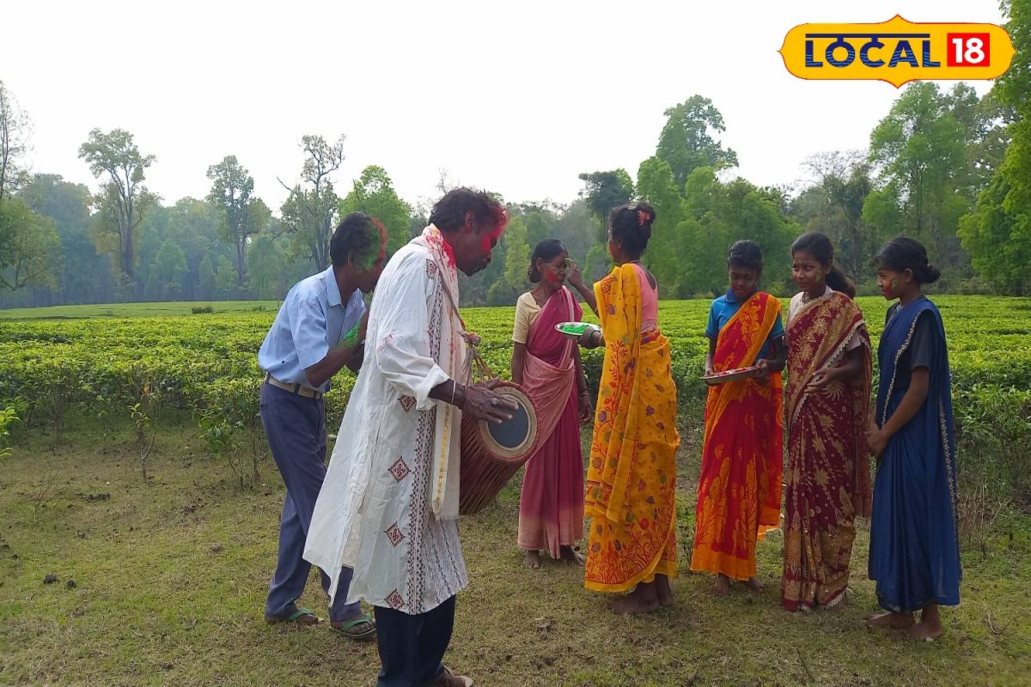 শিকার ছেড়ে রঙে রঙিন হল বনবস্তি, আদিবাসী মহল্লায় সচেতনতার ছাপ