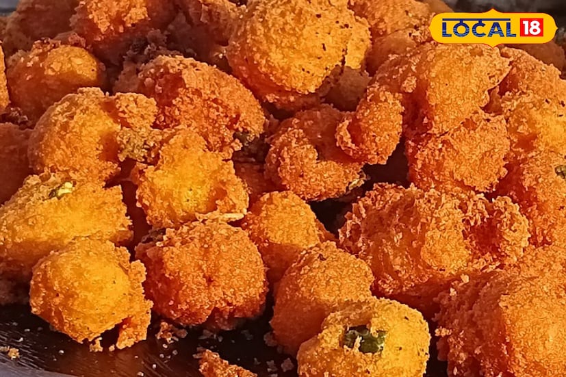 এই ডাল পকোড়া তৈরিতে প্রয়োজন ছোলা ও মটর ডাল। সম্পূর্ণ মিহি না করে ডাল বেটে মিশ্রণ। এবারের ডালের মিশ্রণে লঙ্কা এবং রসুনের কুচি মিশিয়ে একটু টাইট বেটার তৈরি।